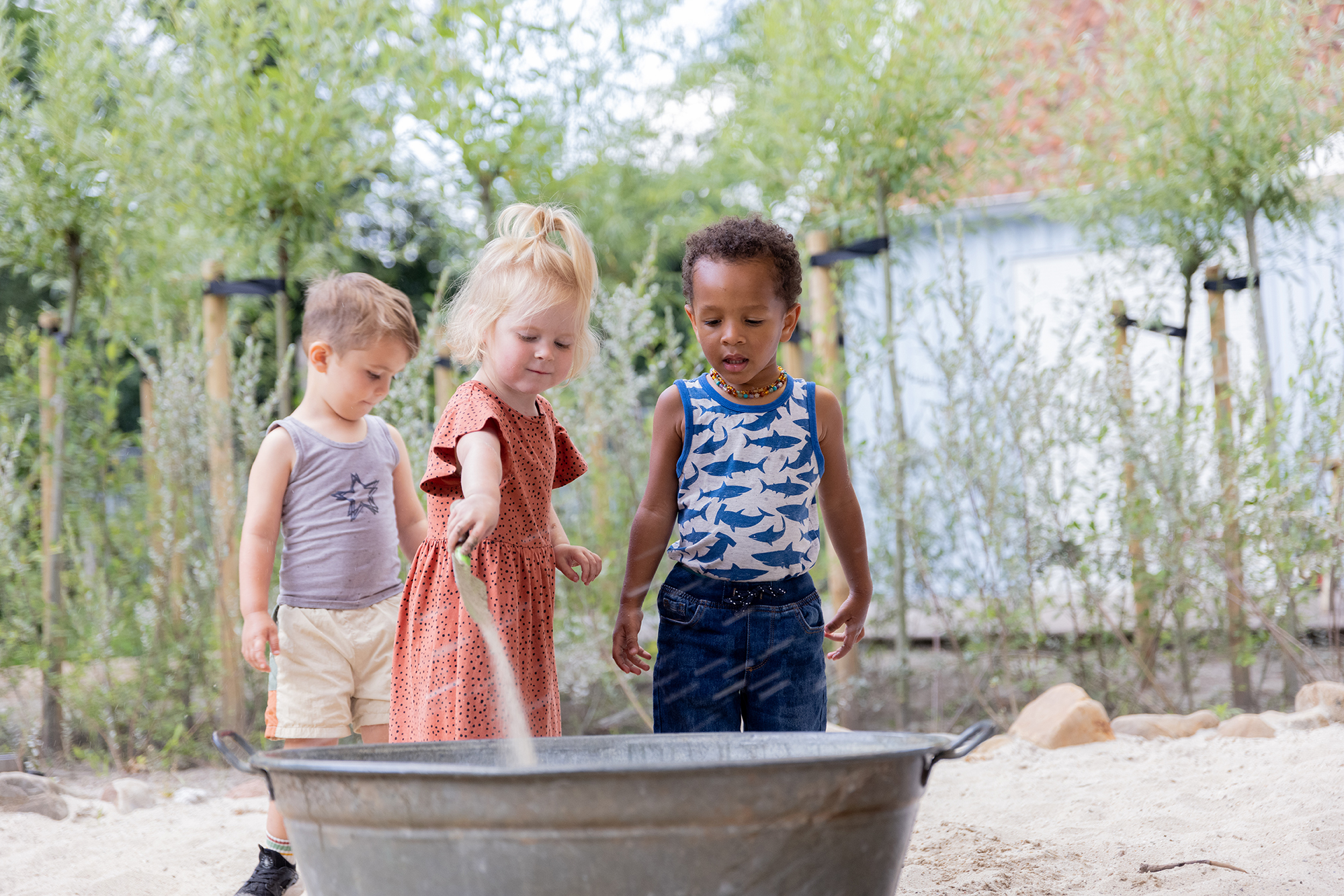 spelen met leeftijdgenootjes