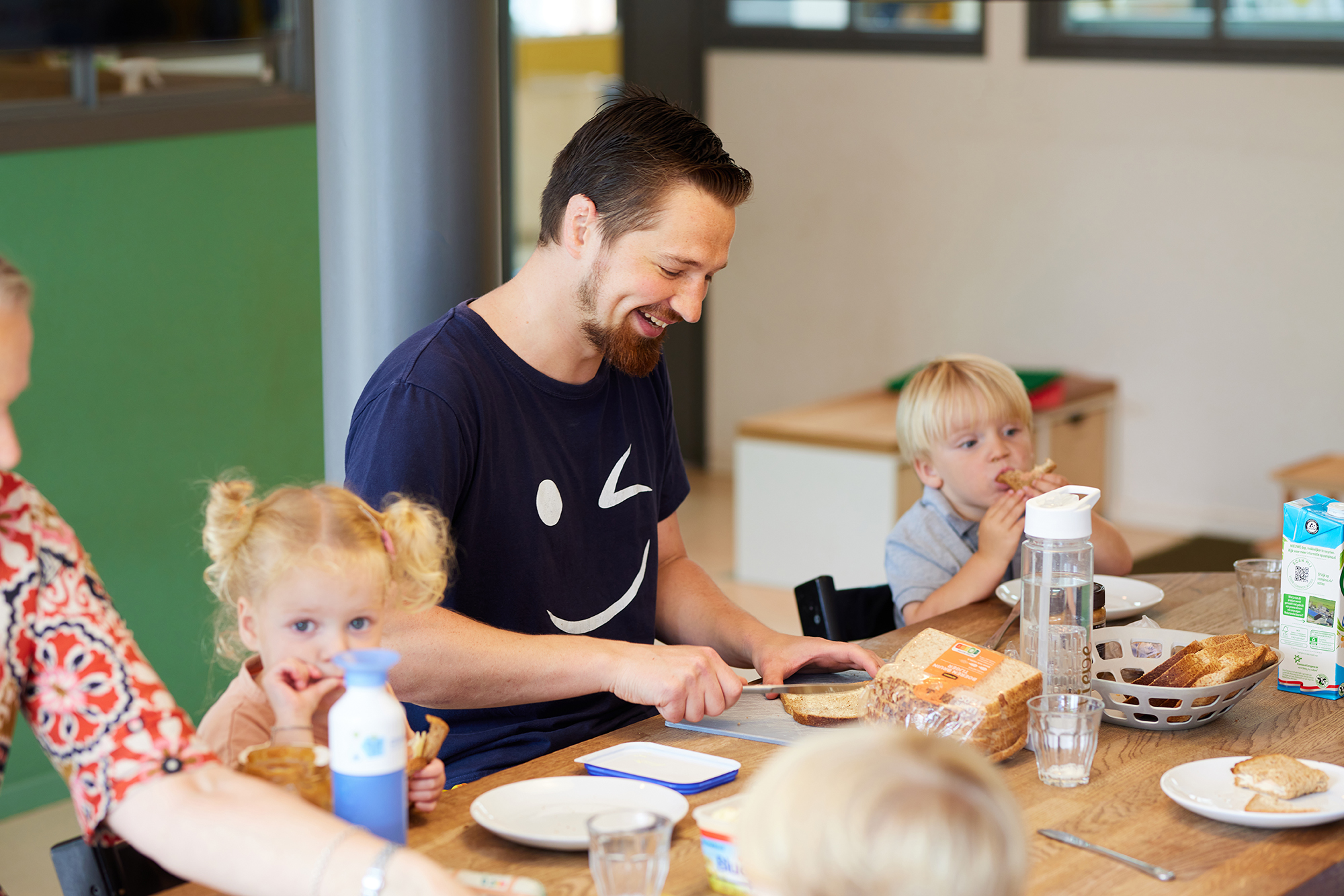 Aan tafel bij kinderdagverblijf Christoffel