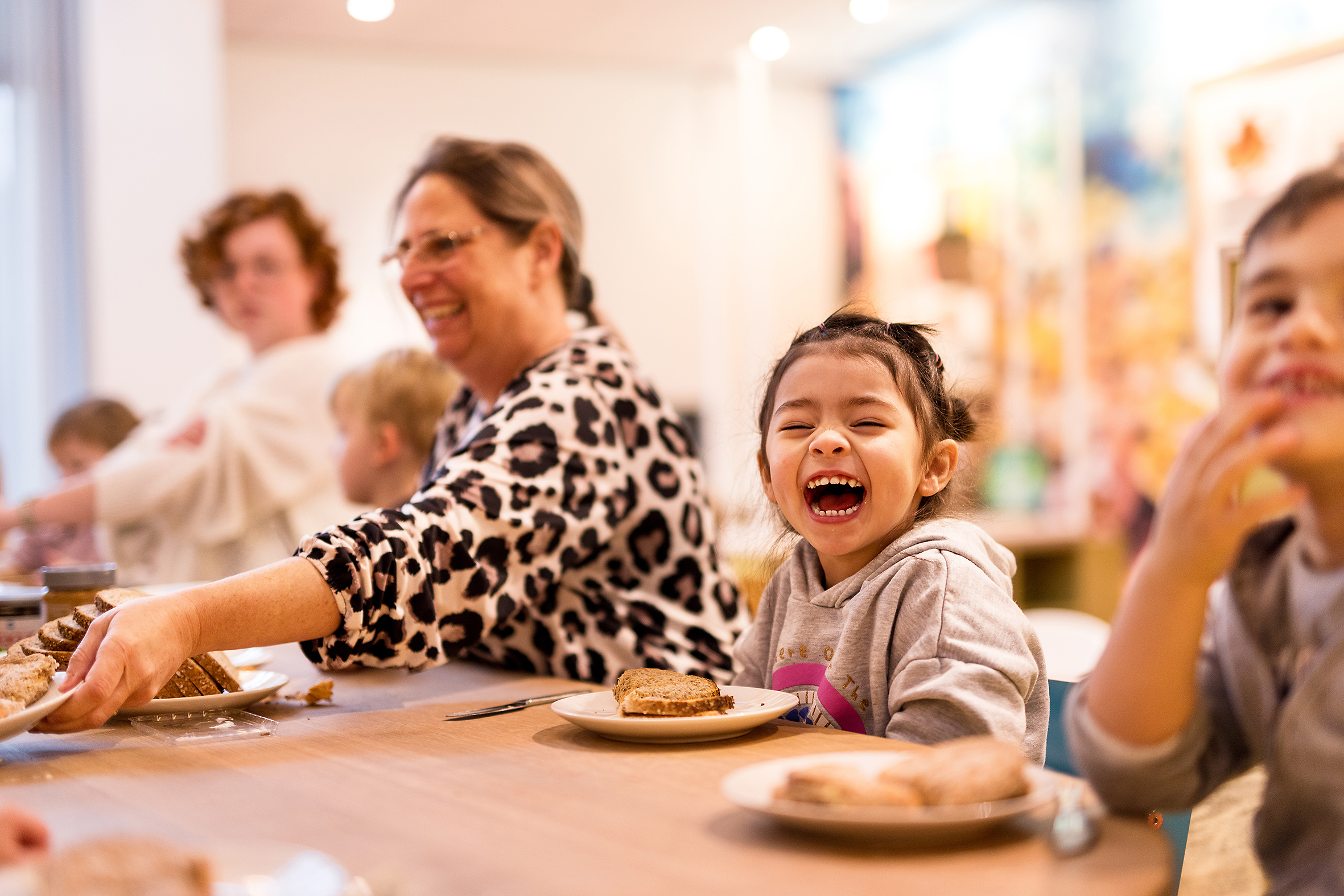 aan tafel samen eten