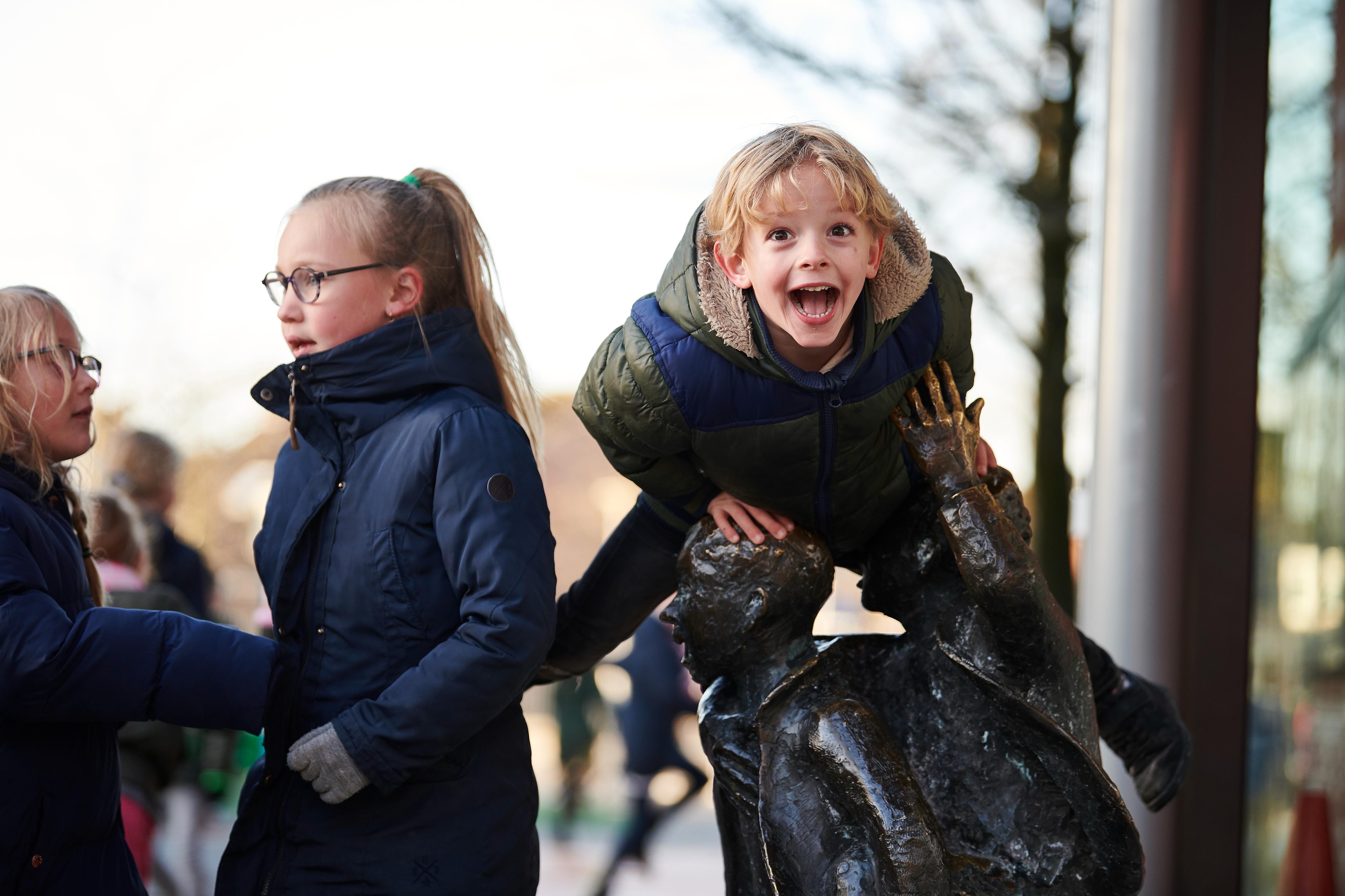 op basisschool de Borne gaan we met veel plezier naar school