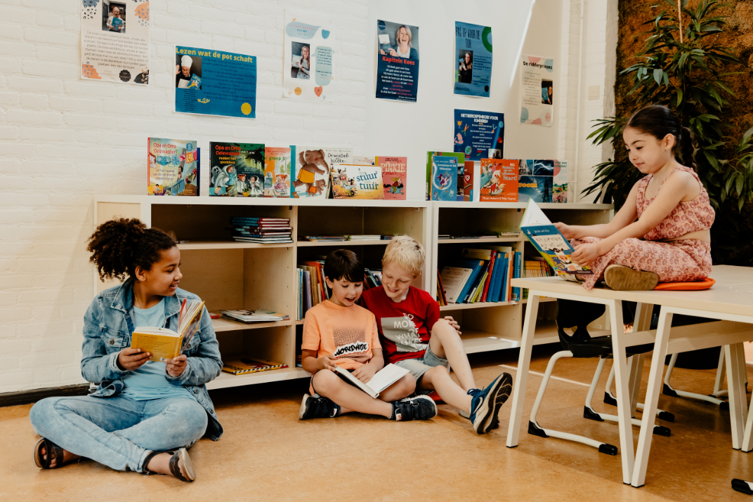 Kinderen lezen samen 