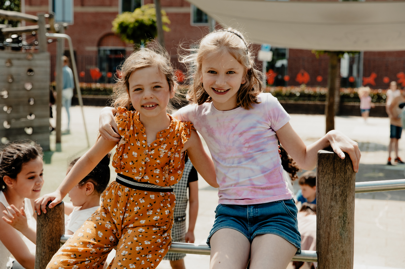 Kinderen spelen buiten bij De Vijf Hoeven in Tilburg