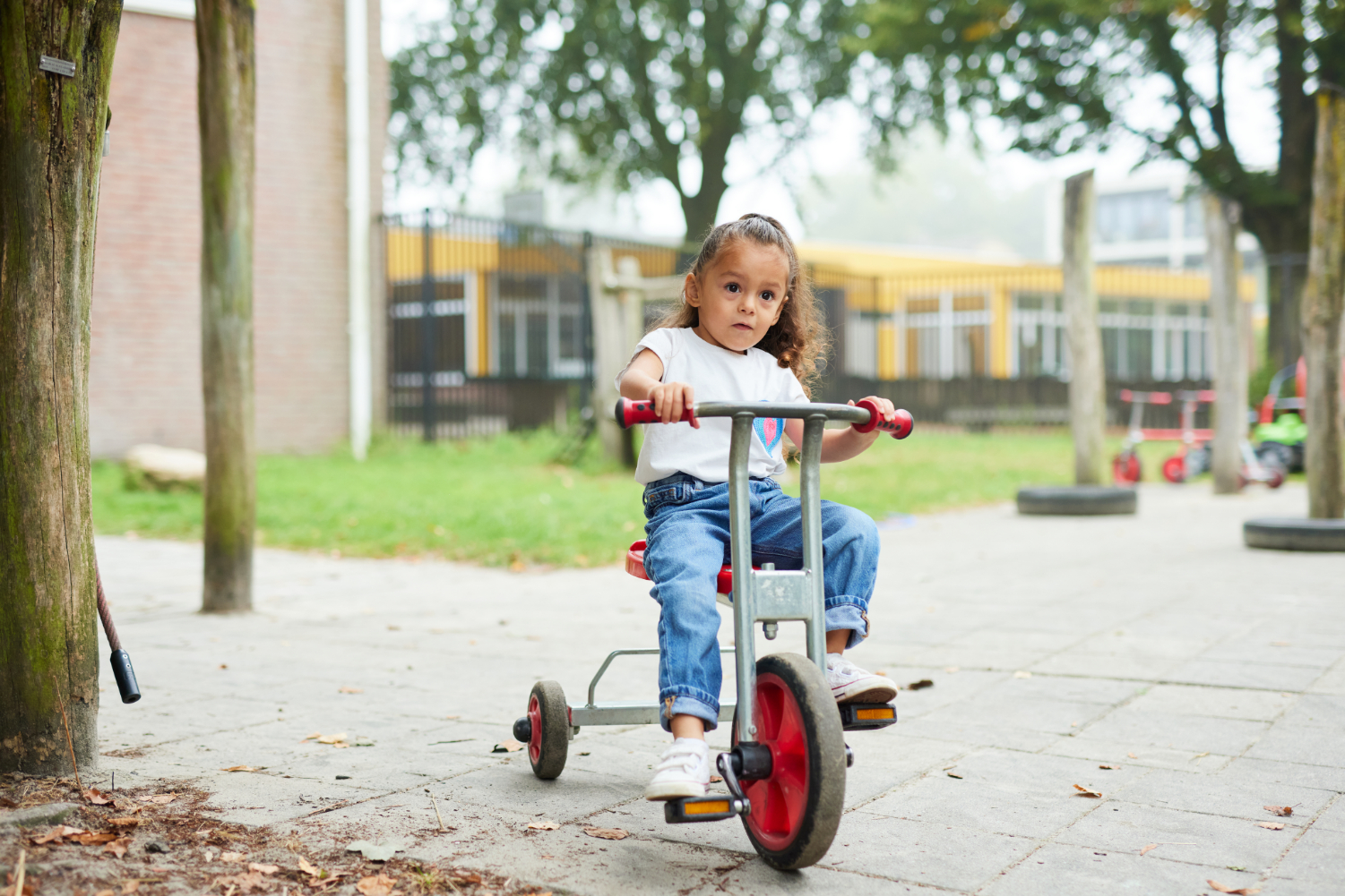 Buiten fietsen peuter Don Sarto