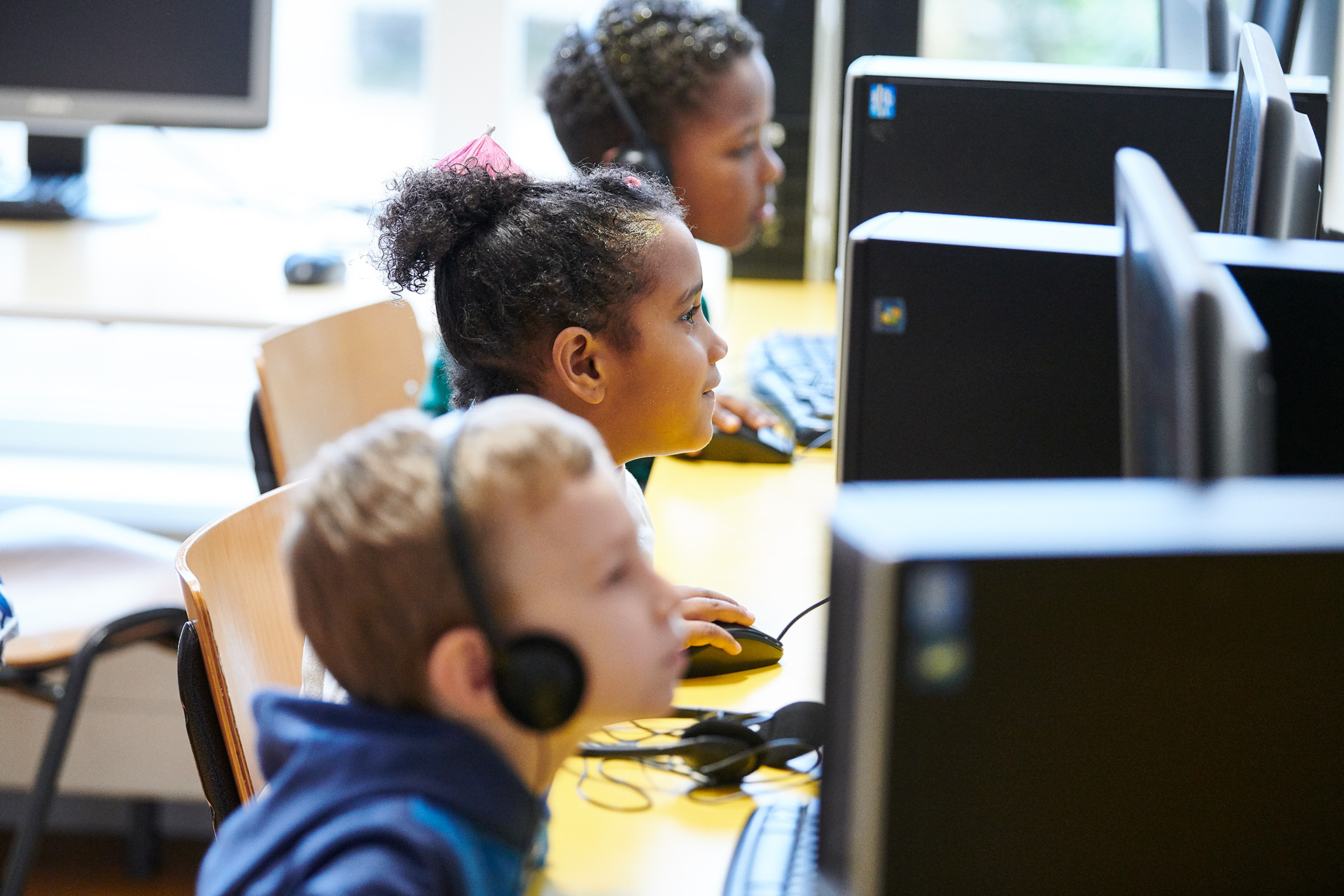 Leerlingen achter de computer