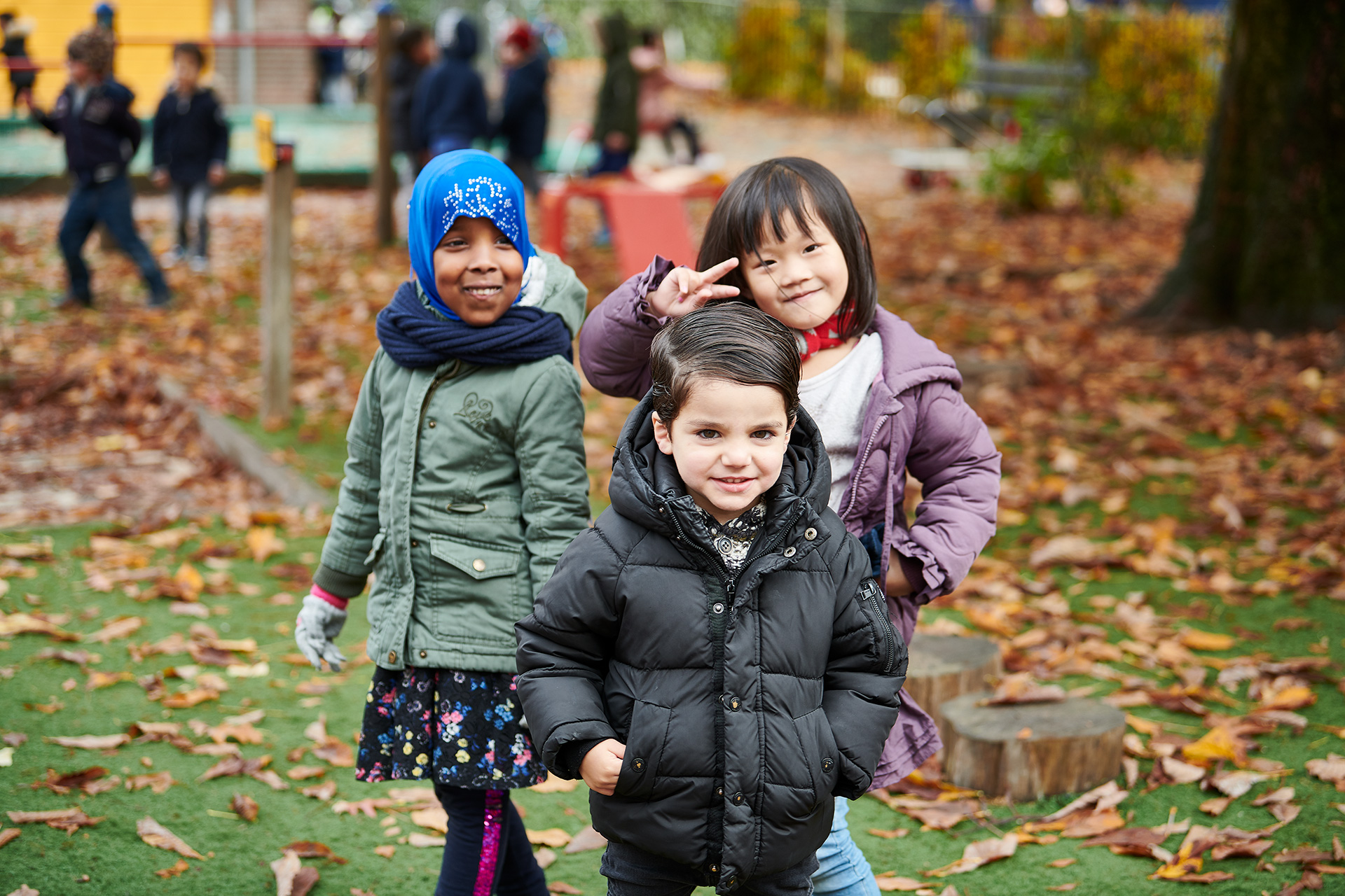 Leerlingen op het schoolplein