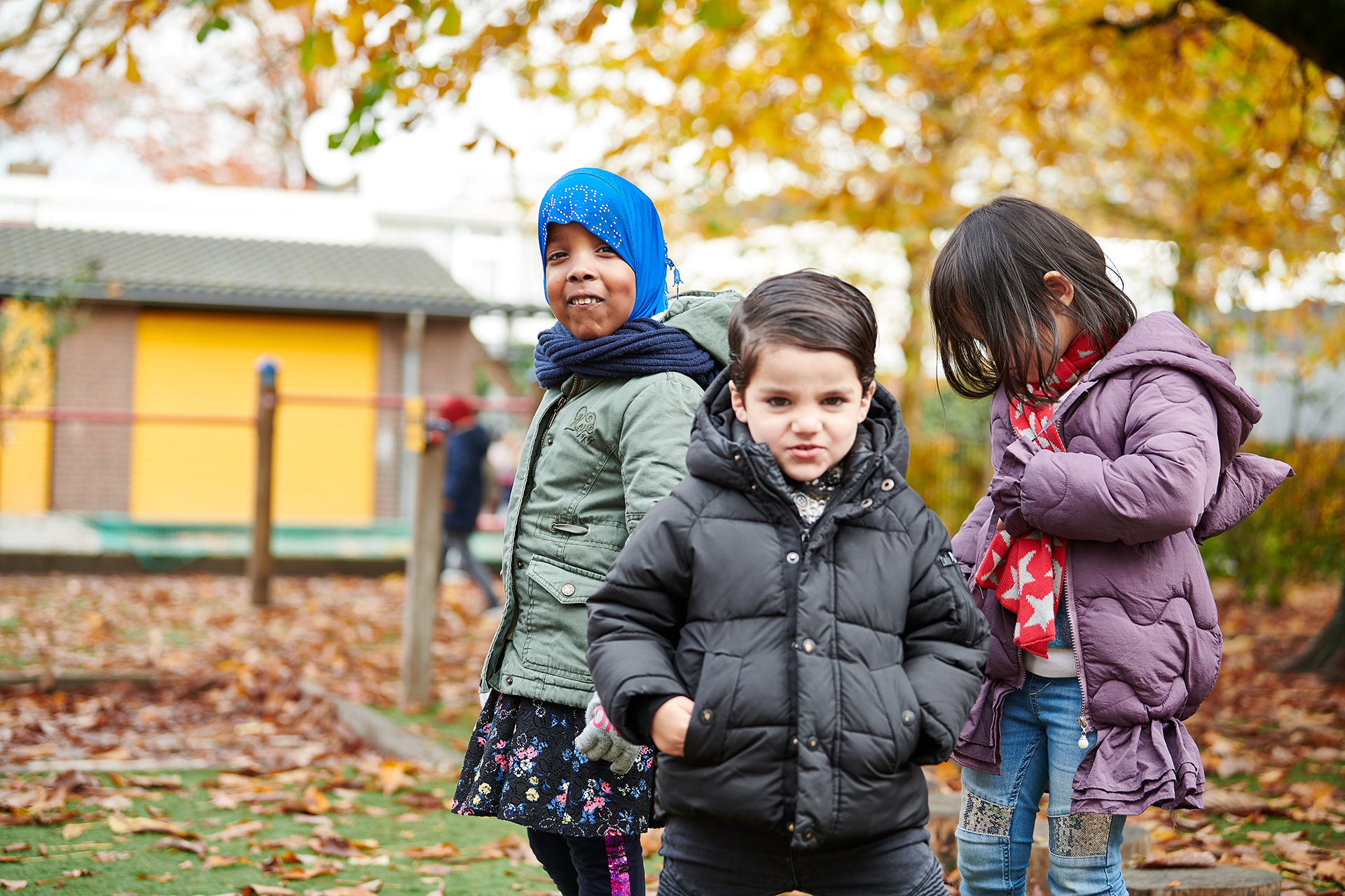 Leerlingen op het schoolplein