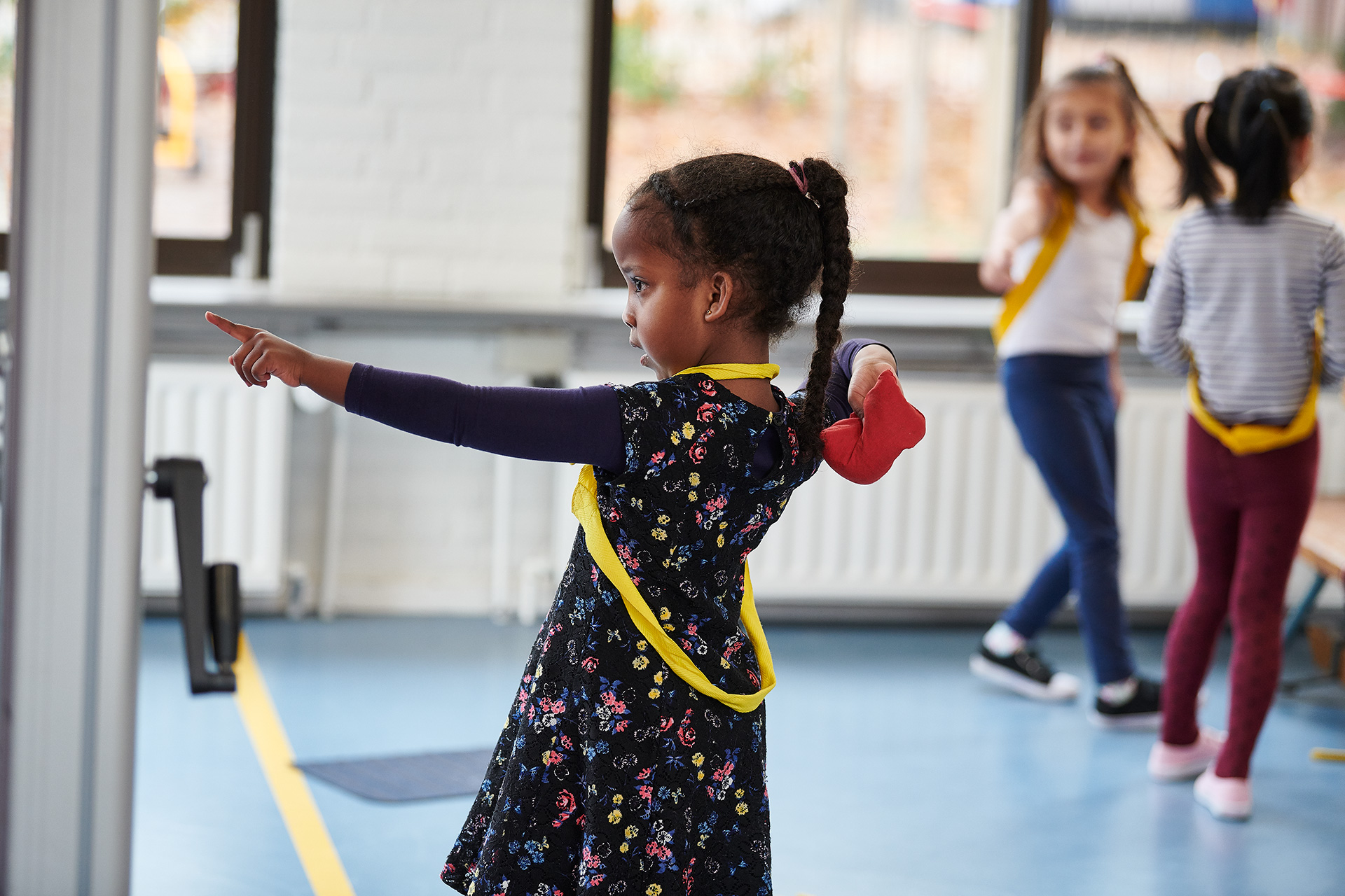 Leerlingen in het gymlokaal