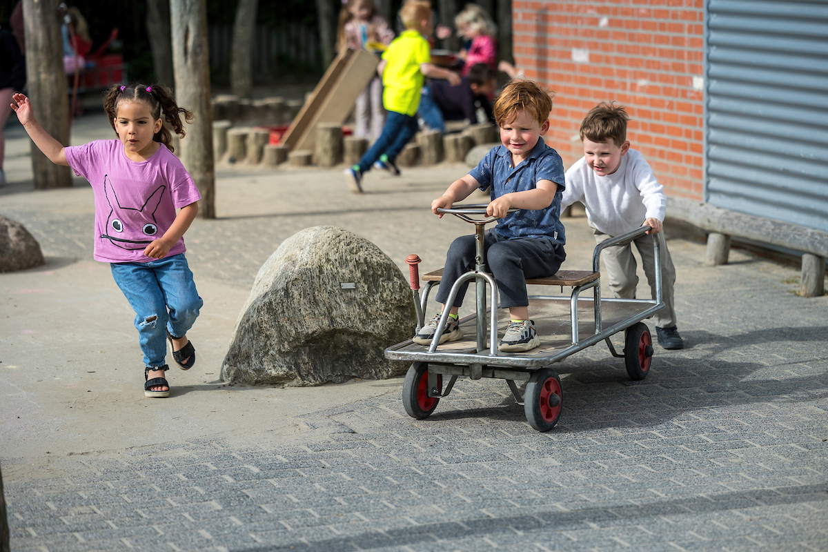 Klinkers schoolplein kleuters kar