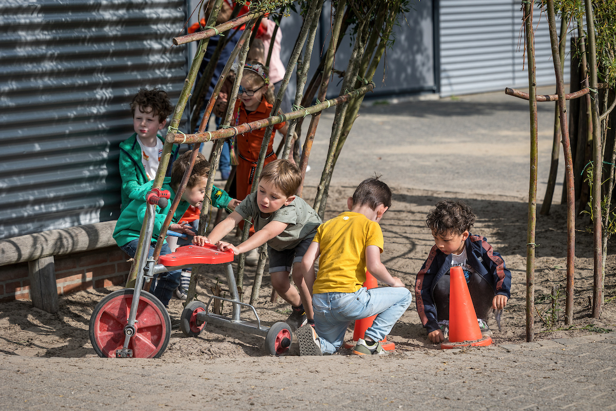 klinkers kleuters buiten