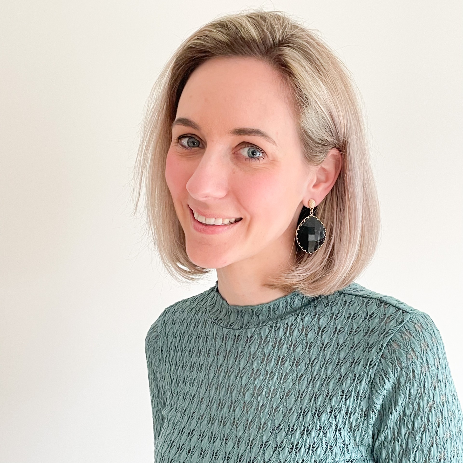 Milou Poppelaars, administratief medewerker