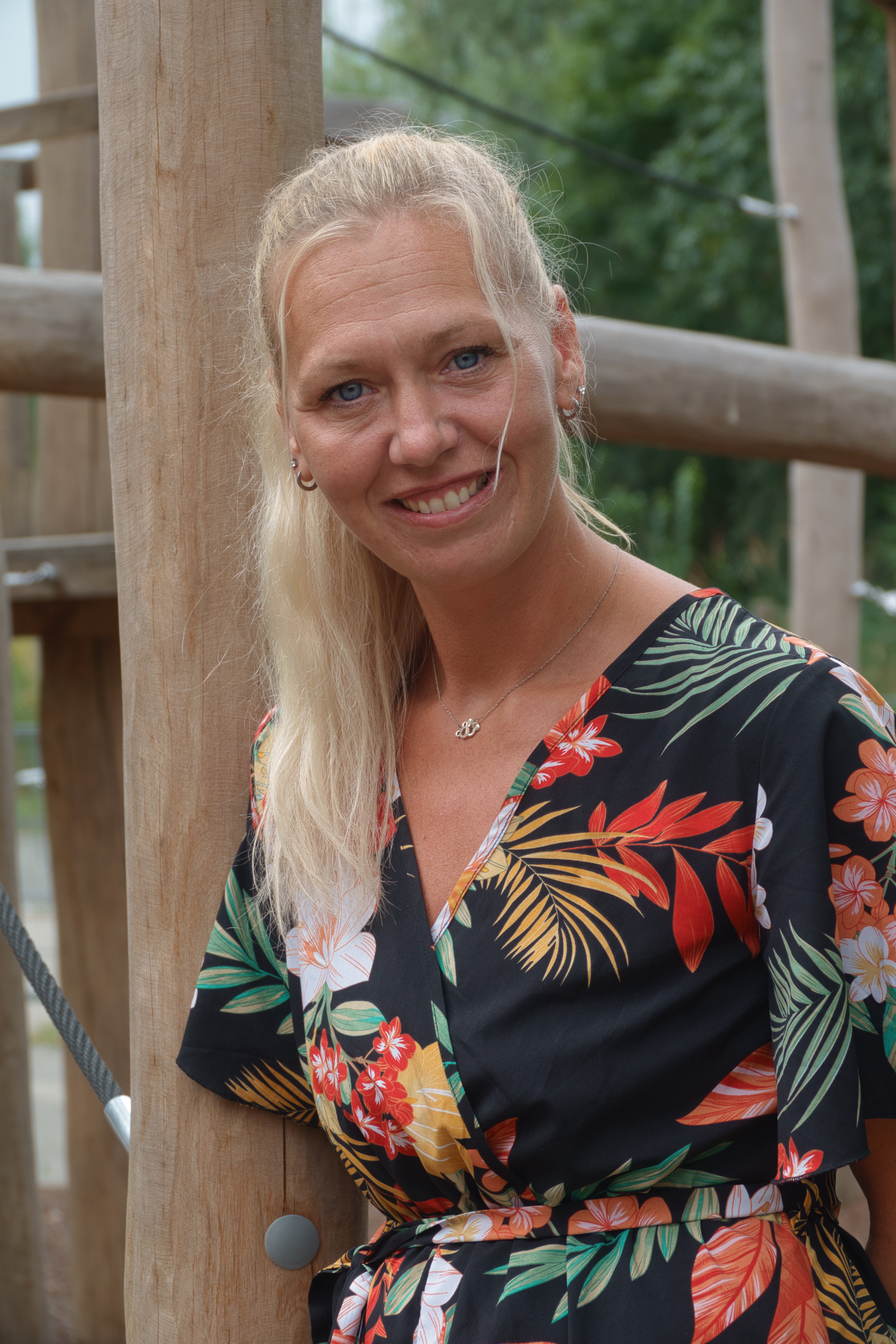 ilona 24-25