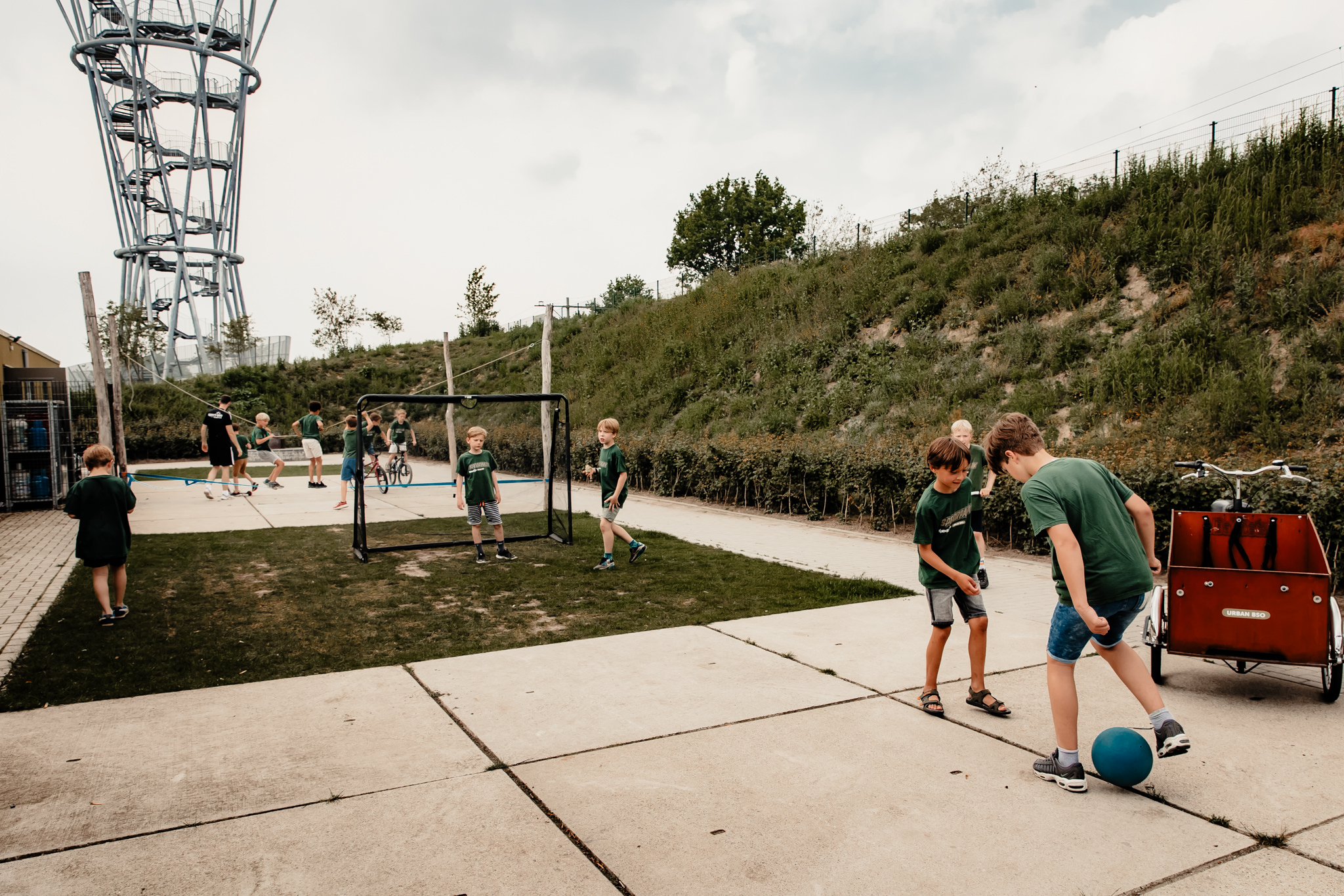 Voetballen in de tuin