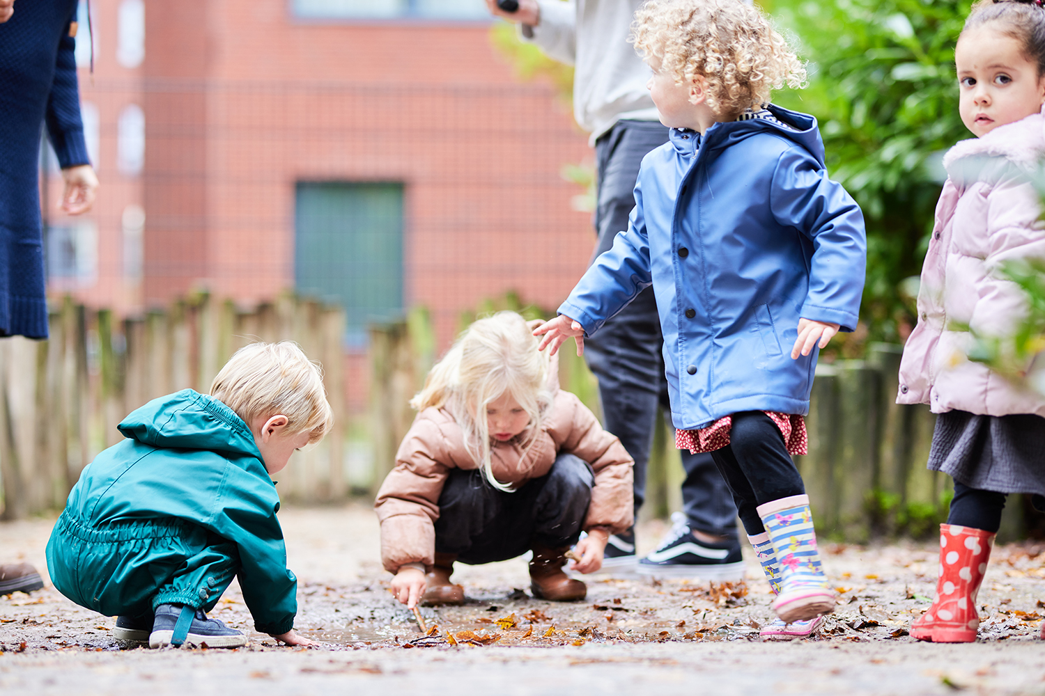 Met vriendjes spelen