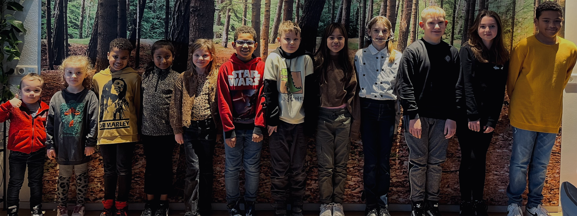 Kinderen op rij van klein naar groot