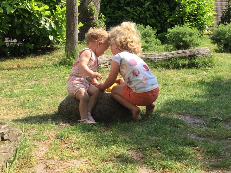 Kindjes knuffelen