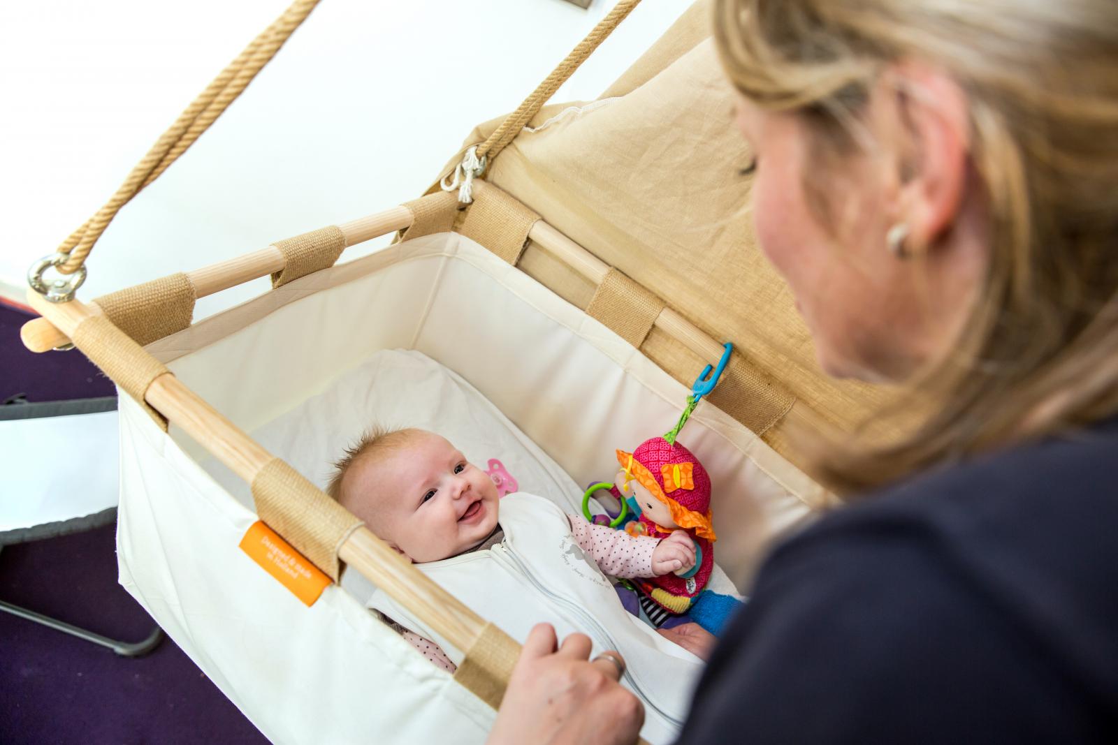 Baby in wieg