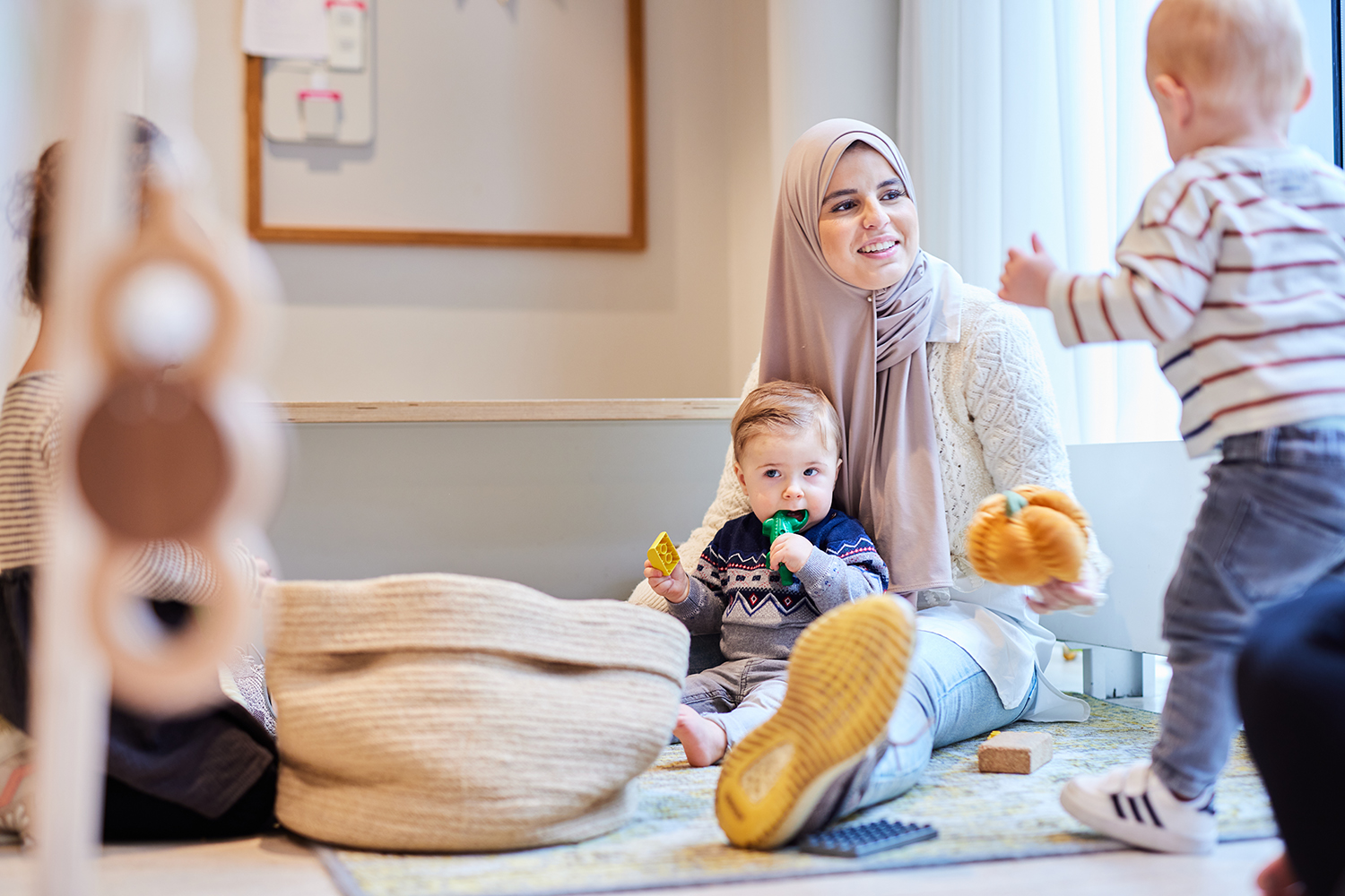 Pedagogisch medewerker met kinderen