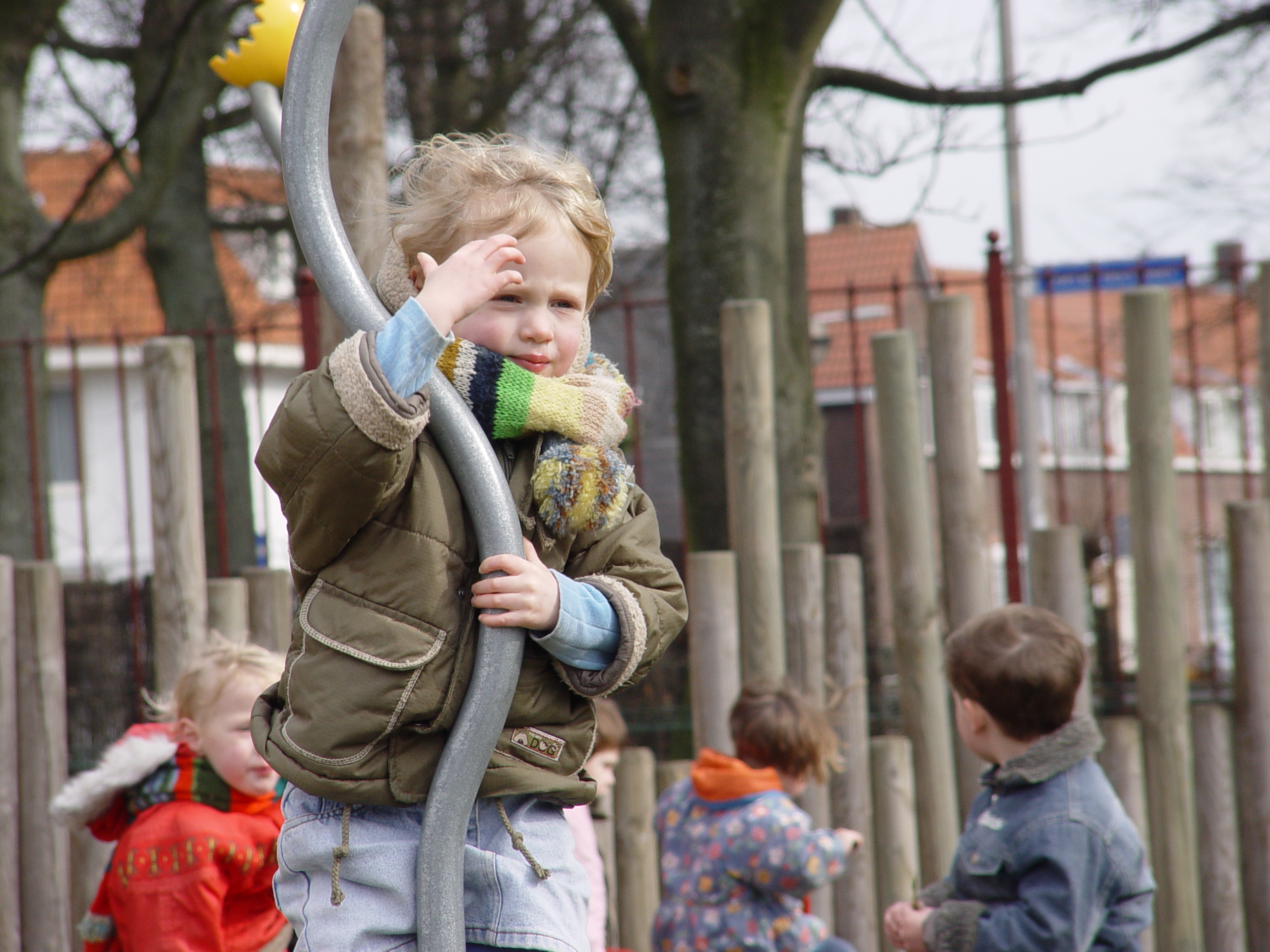 peuter buiten spelen